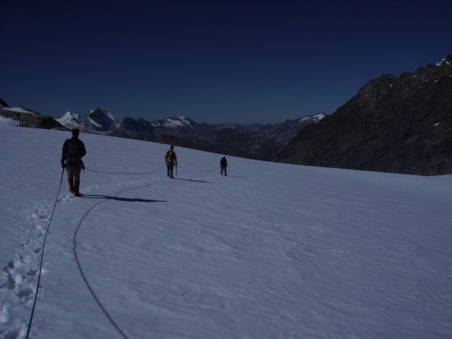 Over de gletsjer naar de voet van de Becca del Traversiere(3337m)